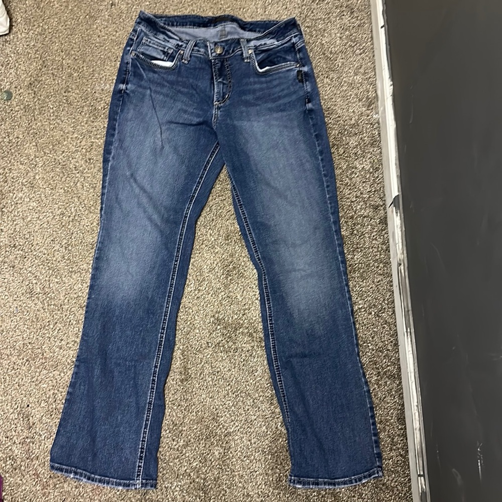 Barely worn blue bootcut Silver Jeans in great shape!!